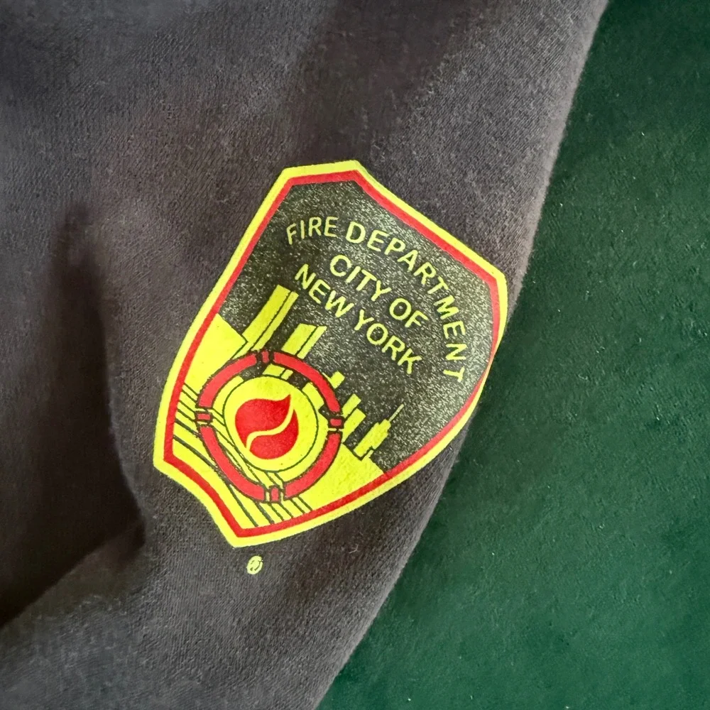 Nike FDNY Pullover‎ Hoodie Mens Small Black Red Fire Department City of New York